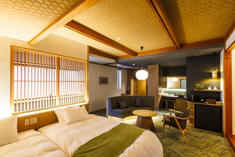 Signature Twin Room | In-room safe, WiFi (free)