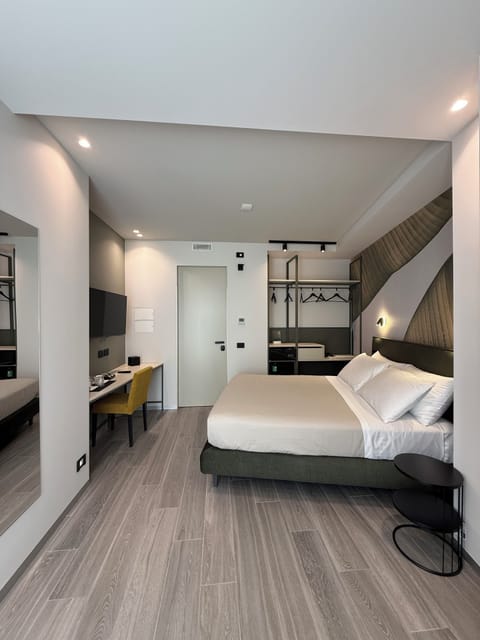 Room, 1 Queen Bed, Terrace | Minibar, in-room safe, desk, laptop workspace