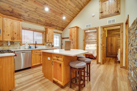 House (2 Bedrooms) | Interior
