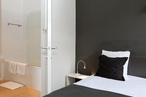 Desk, cribs/infant beds, free WiFi