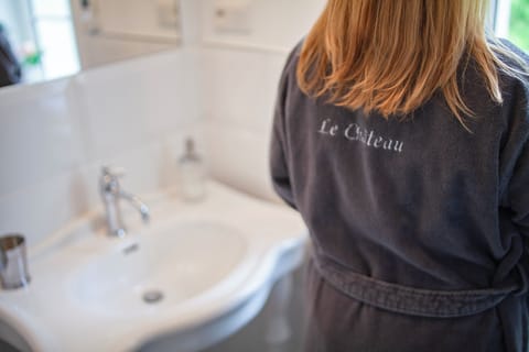 Double Room, Garden View (Heritage) | Bathroom | Shower, free toiletries, hair dryer, bathrobes