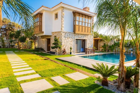10 outdoor pools