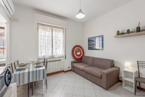 Standard Apartment, 1 Bedroom, Microwave (Casa Tolly Rapallo) | Living room