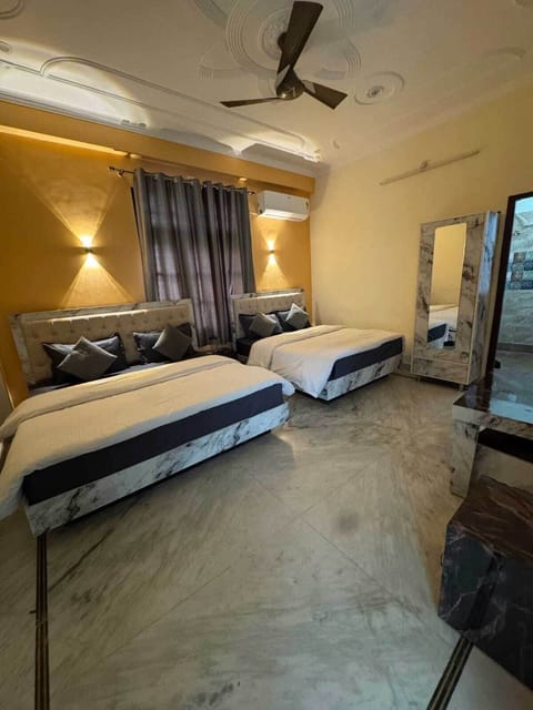 Family Room | Free WiFi