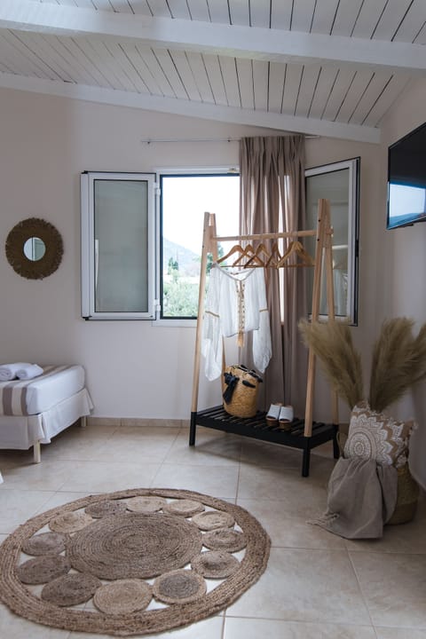 Standard Twin (Double) Studio with Garden View | In-room safe, free cribs/infant beds, free WiFi, bed sheets