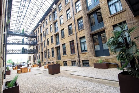 Apartment, 2 Bedrooms, Garden View | Property grounds