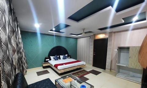 Deluxe Quadruple Room | Desk, laptop workspace, WiFi (free)