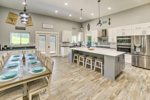 House (5 Bedrooms) | Interior