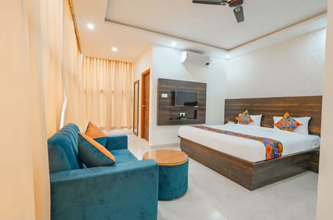Deluxe Double Room, City View | Desk, blackout drapes, iron/ironing board, free WiFi