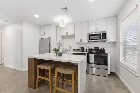 Luxury House, 2 Bedrooms, Non Smoking, Pets Not Allowed | Private kitchen | Coffee/tea maker, full-size fridge, microwave, oven