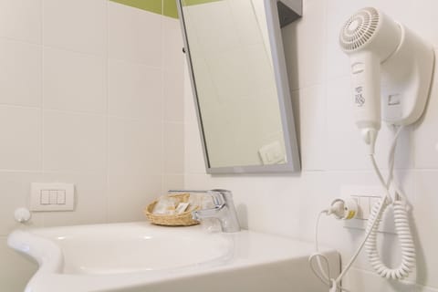 Single Room, Accessible | Premium bedding, minibar, in-room safe, desk