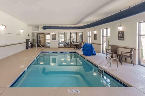 Indoor pool, sun loungers
