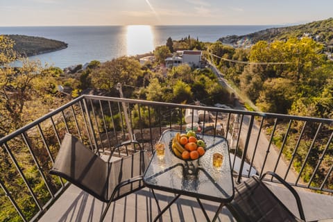 Comfort Apartment, Sea View | Outdoor dining