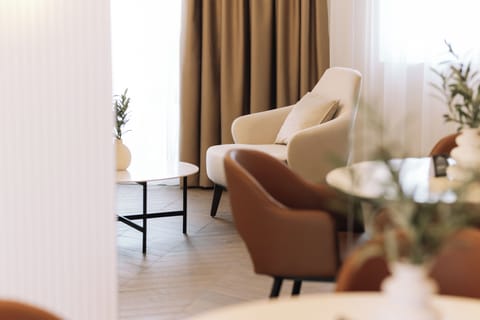 Deluxe Apartment, Balcony, Sea View | Interior