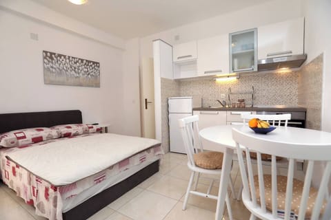 Apartment, 1 Bedroom, Accessible, Smoking | Interior