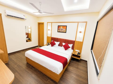 Deluxe Double Room, Air conditioning | Hypo-allergenic bedding, desk, soundproofing, free WiFi