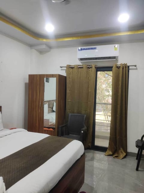 Elite Room | Desk, laptop workspace, WiFi (free)