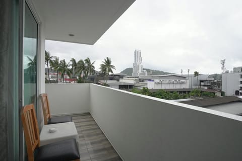 Deluxe Double Room, Corner | Free WiFi, bed sheets
