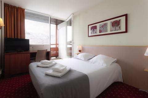 Individually furnished, desk, bed sheets