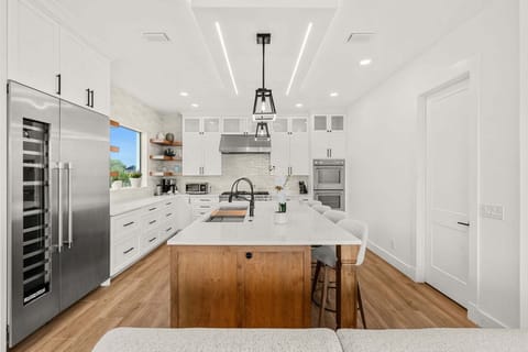 House (4 Bedrooms) | Private kitchen | Fridge, microwave, oven