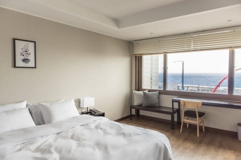 Deluxe Double Room | Desk, free WiFi