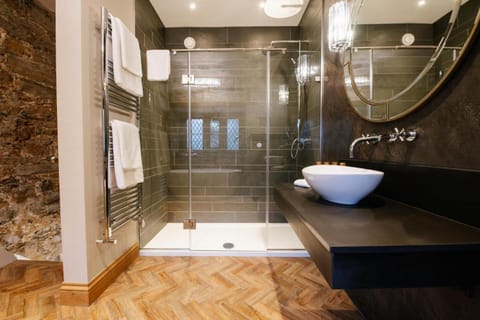Superior Suite | Bathroom | Separate tub and shower, deep soaking tub, designer toiletries