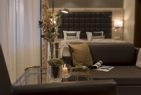 Junior Suite | Premium bedding, pillowtop beds, minibar, in-room safe