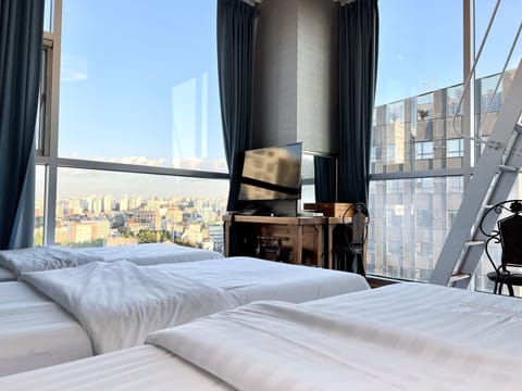 Deluxe Family Namsan View | Frette Italian sheets, premium bedding, down comforters, pillowtop beds