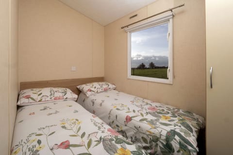 Mobile Home, Private Bathroom | Iron/ironing board, free WiFi, bed sheets