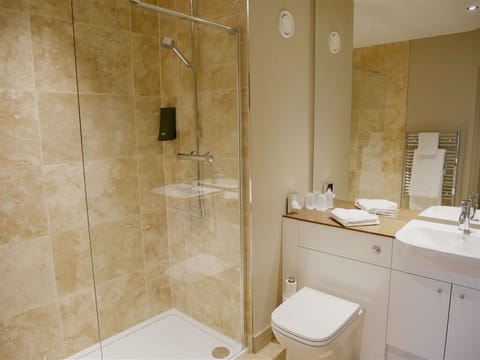 Twin Room, Ensuite | Bathroom