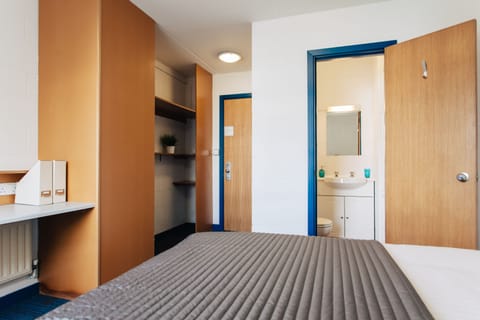 Standard Double Room | Desk, soundproofing, iron/ironing board, free WiFi