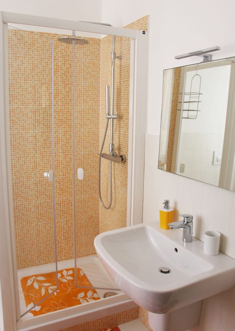 Double or Twin Room, Private Bathroom | Bathroom | Shower, hair dryer, towels, soap