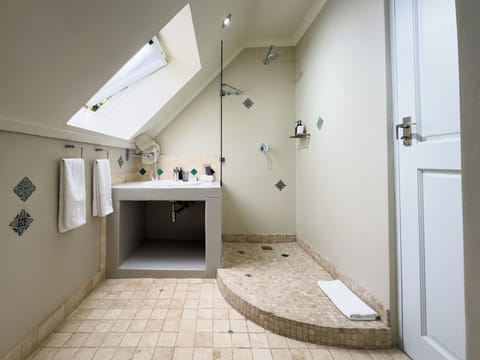 Mexican Room | Bathroom | Designer toiletries, hair dryer, bathrobes, towels