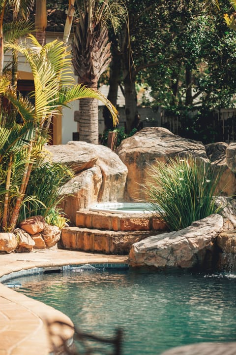 Outdoor pool, pool umbrellas, sun loungers