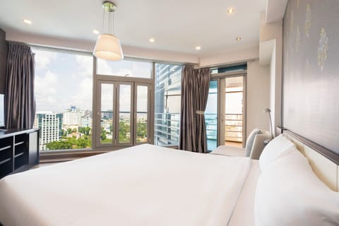 2 Bedroom Apartment With City View | Desk, laptop workspace, blackout drapes, iron/ironing board