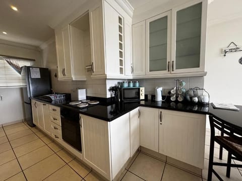 Apartment, 2 Bedrooms | Interior