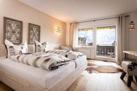 Double Room, Balcony, Lake View | Soundproofing, free WiFi, bed sheets