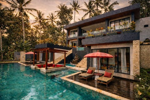 2 outdoor pools