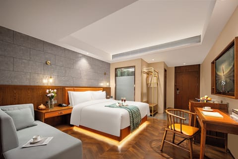 Business Double Room, City View | Premium bedding, minibar (free items), desk, laptop workspace