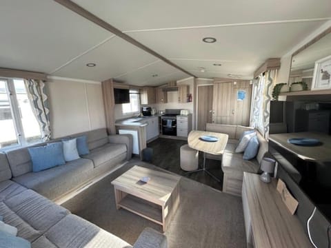 House, 3 Bedrooms, Smoking | Living room