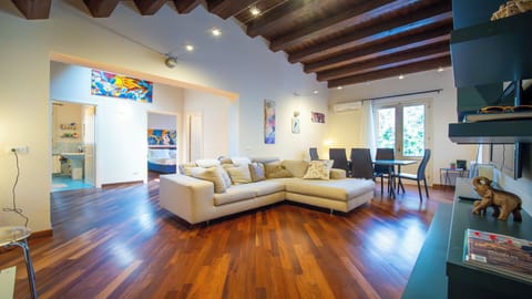 Apartment, Courtyard View | Living area