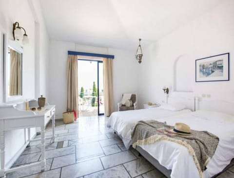 Free cribs/infant beds, WiFi, bed sheets