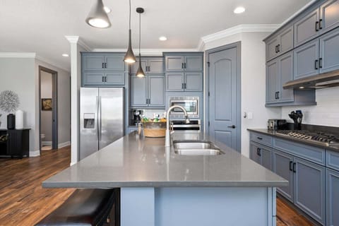 House, Multiple Beds, Pool View (REU101-1140-6-GP) | Private kitchen