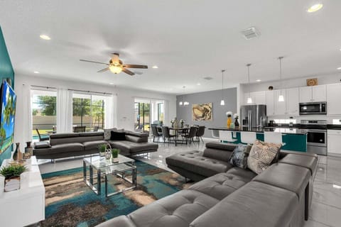 House, Multiple Beds, Pool View (SON102-2605-9-GP) | Living area