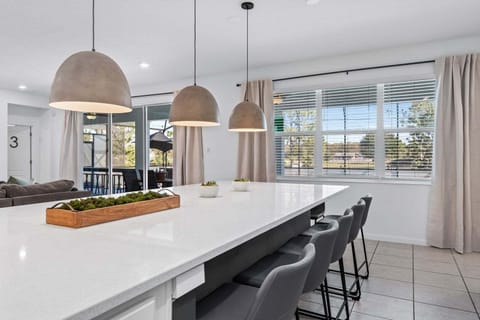 House, Multiple Beds, Pool Access, Pool View (VPR104-2481-15-GP) | Interior