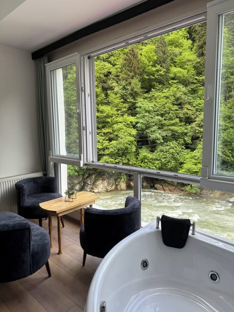Luxury Condo, River View | Interior