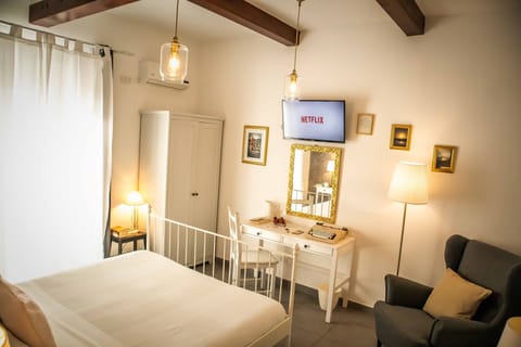 Double Room | Minibar, in-room safe, desk, free WiFi