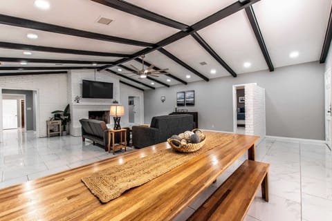 House, Multiple Beds, Hot Tub, Garden View (3554 Denver) | Interior