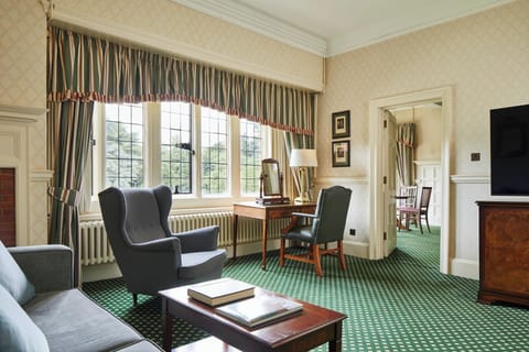 Suite, 1 Bedroom | Living room | Flat-screen TV, pay movies