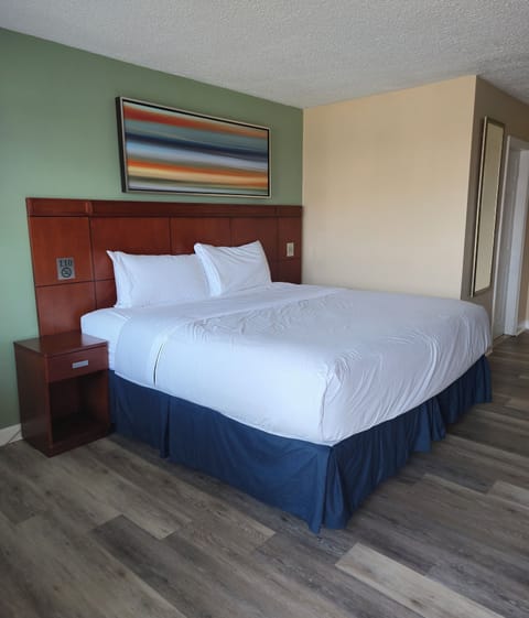 Single Room | Iron/ironing board, WiFi (free), bed sheets